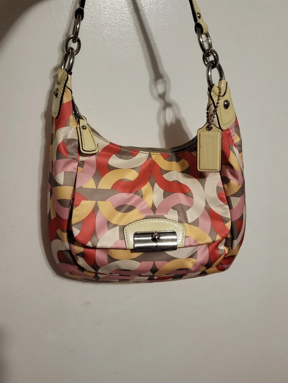 COACH KRISTIN OPT ART C HOBO SHOULDER bag. PINK RED WHITE YELLOW.